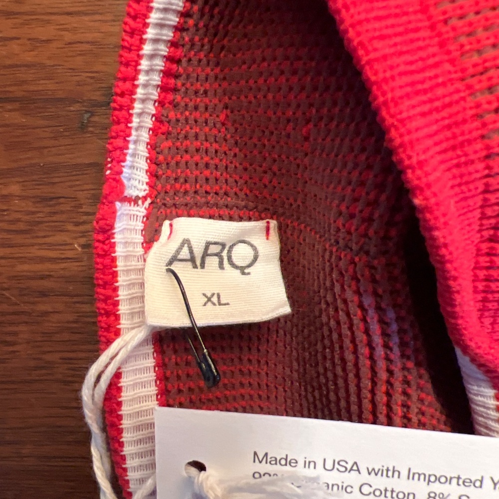 ARQ swimsuit in Cherry - Picture 4 of 4